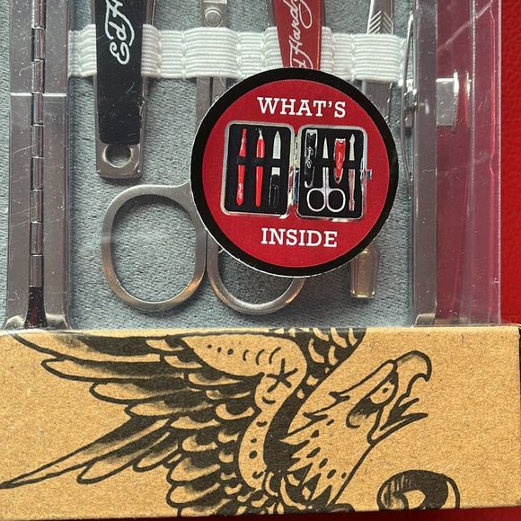 NIP Ed Hardy manicure/pedicure set - Picture 2 of 4